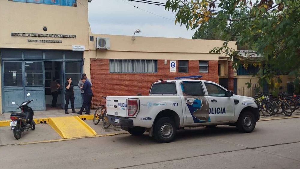 Un operativo por una amenaza a una escuela en San Nicolás. Un operativo por una amenaza a una escuela en San Nicolás.