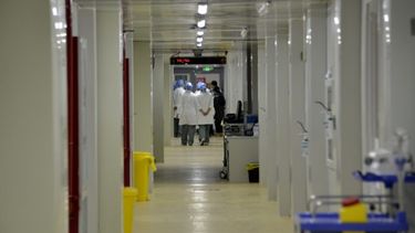 Trabajadores médicos en un hospital.