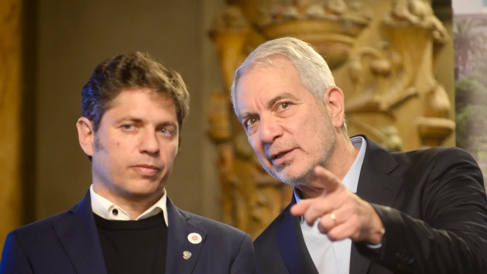 El gobernador bonaerense Axel Kicillof y el intendente de La Plata, Julio Alak. El gobernador bonaerense Axel Kicillof y el intendente de La Plata, Julio Alak.