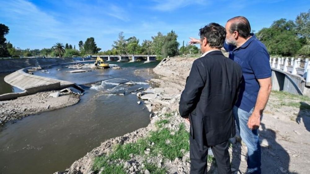 El gobernador Axel Kicillof junto al intendente Federico Susbielles. Gobernación -