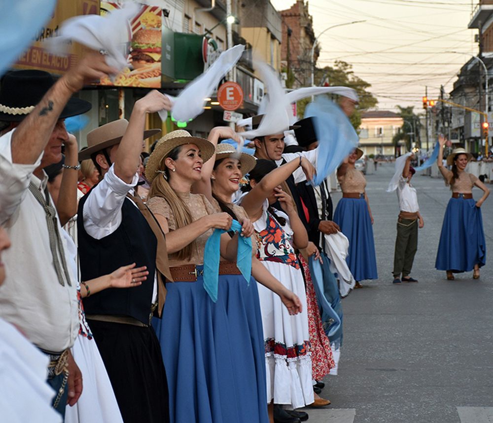 Folklore, tradición y sabrosos asados en Lobos. (@turismopba)
