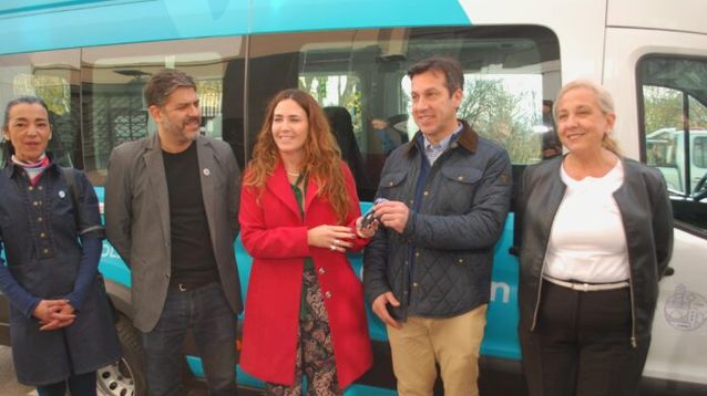 Bianco junto a la presidenta del Puerto, Jimen a López (de rojo) y el intendente  Arturo Rójas. A la izLa de la izquierda, la  Andrea Cáceres, concejal y a la derecha de la imagen la secretaria de Salud del municipio, Andrea Perestiuk