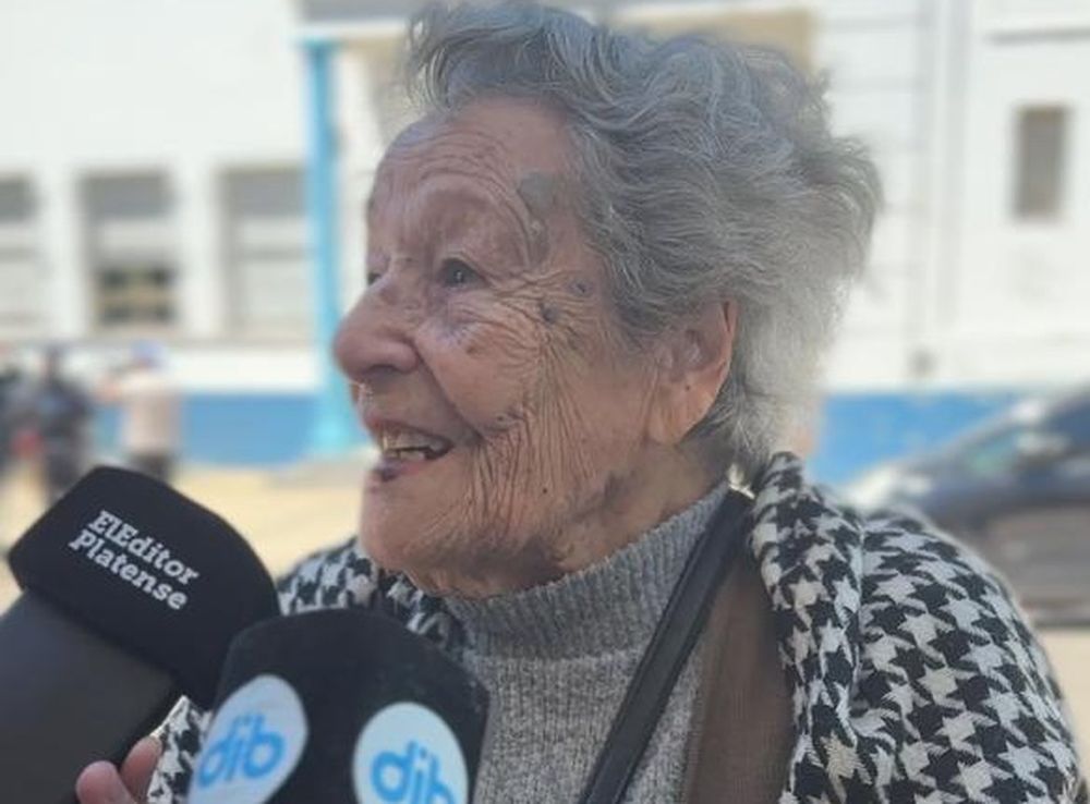 La felicidad de Amelia Andreoni tras ejercer su voto .