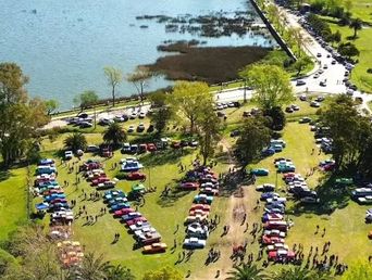 En Chascomús, en la zona del Fuerte San Juan Bautista, se congregaron cientos de seguidores de Chevrolet.