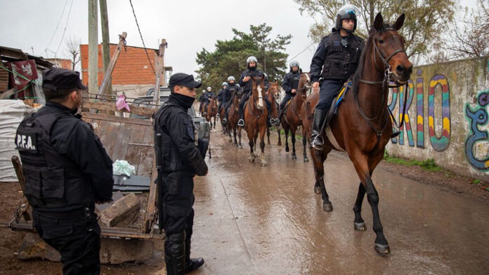 La Policía Federal desbarató una banda con vínculos narco que operaba en el Barrio Esperanza, partido de 3 de Febrero. - Policía Federal -