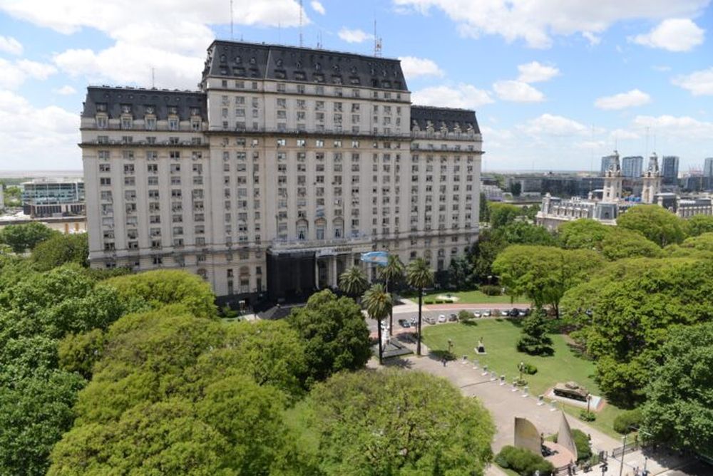 El Ministro de Defensa realizó una millonaria compra para los altos rangos de las Fuerzas Militares.