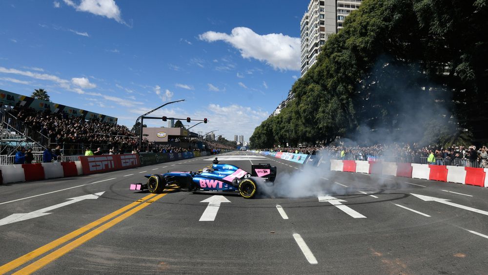 Franco Colapinto emocionó a todos en las calles de Buenos Aires. Franco Colapinto emocionó a todos en las calles de Buenos Aires.