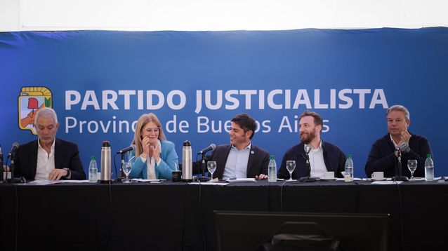 Alak, Magario, Kicillof, Otermín y Cascallares en la sede del PJ.&nbsp;