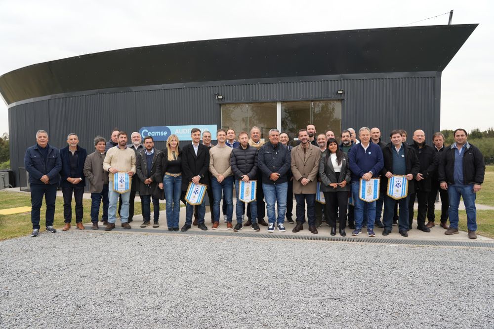 Los intendentes con Tapia en la sede de la Ceamse.&nbsp;