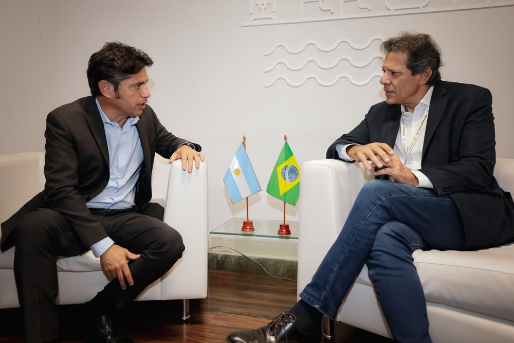 Axel Kicillof junto al exministro de Hacienda de Brasil, Fernando Haddad.