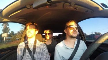 Marsicano y equipo, en ruta a la búsqueda de testimonios. (Instagram @damianmars)