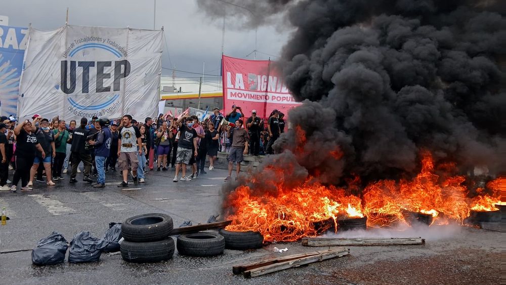 Uno de los puntos de protesta, en el Puente Pueyrredón. Uno de los puntos de protesta, en el Puente Pueyrredón.