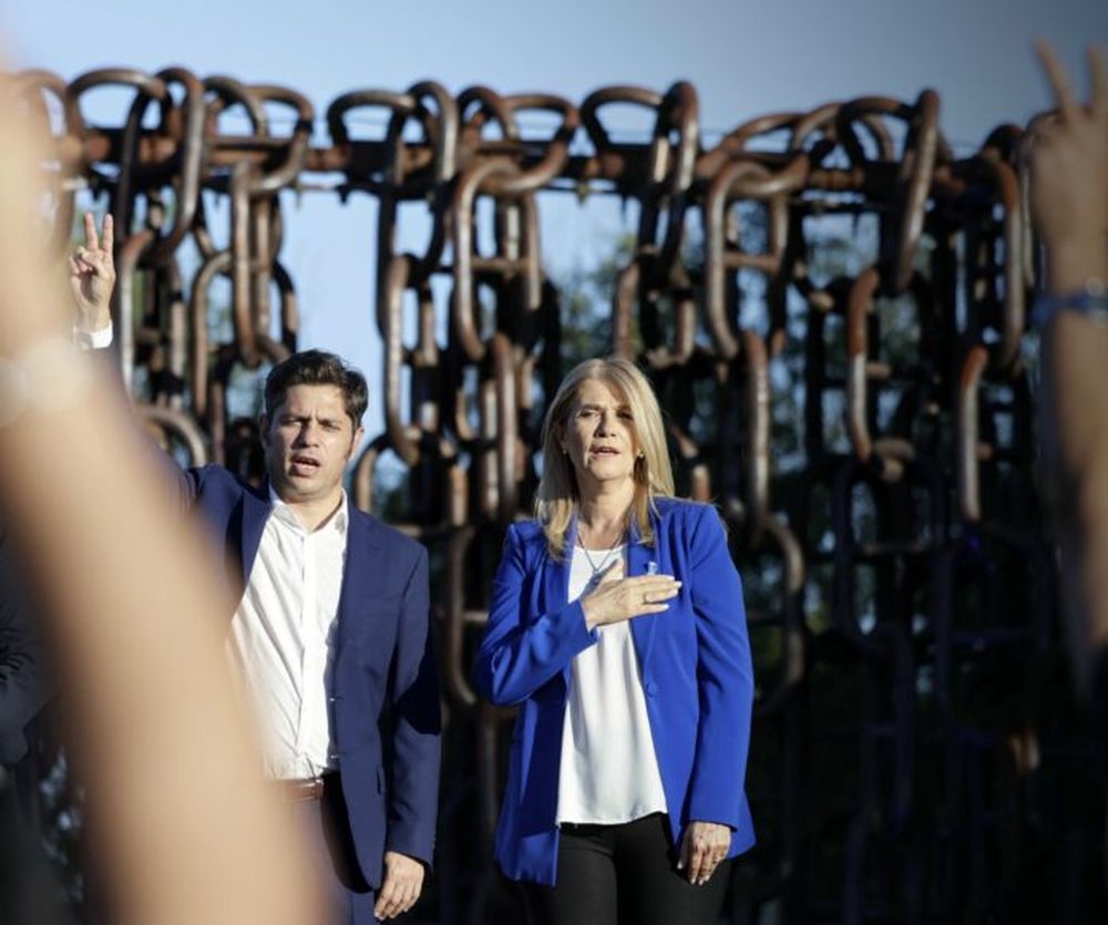 Axel Kicillof junto a Verónica Magario.