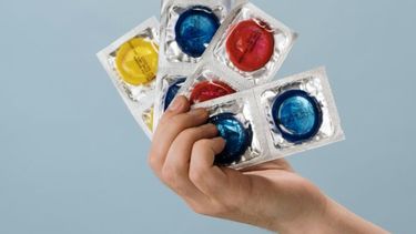 El preservativo previene embarazos no deseados y contiene de manera eficaz las ITS. (Pexels)