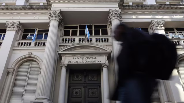 El Banco Central de la República Argentina (BCRA) vendió US$678 millones de las reservas para frenar la escalada del dólar.