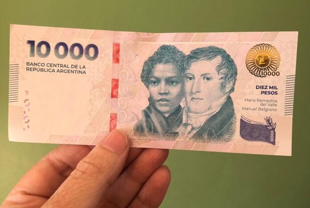 Los nuevos billetes de $ 10.000 tienen muchas medidas de seguridad. (DIB)