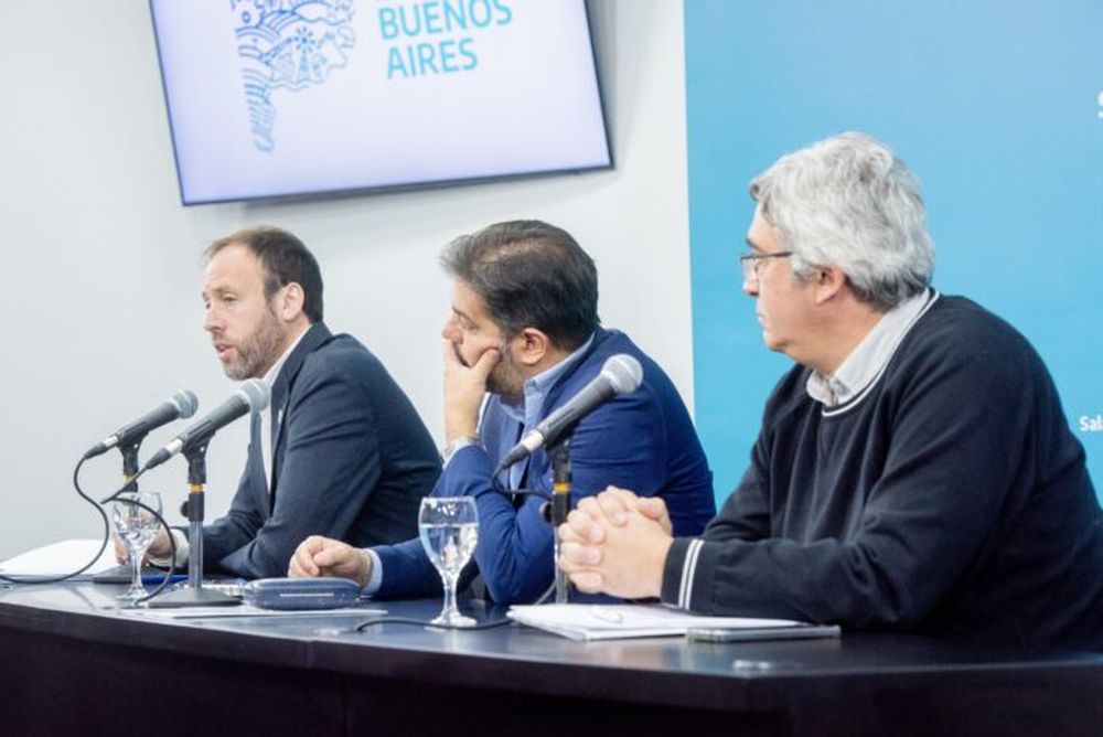 Pablo López, Carlos Bianco y Javier Rodríguez en conferencia.