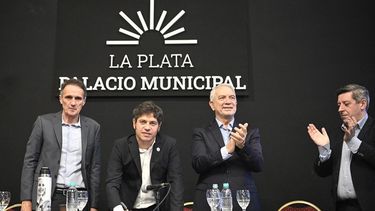 Junto al gobernador Kicillof, el intendente Alak, el ministro Katopodis y el subsecretario Álvarez.
