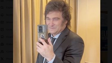 El presidente Javier Milei en la mira por  el uso que le da a las redes sociales.