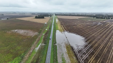 Las rutas en los alrededores de Necochea continúan complicadas por el agua.