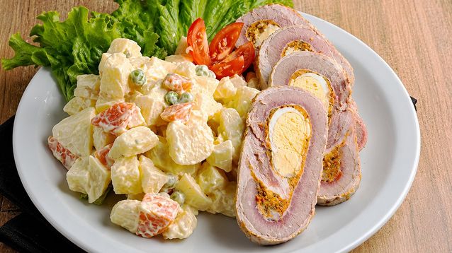 Matambre arrollado con ensalada rusa. Una delicia para comer en cualquier momento del año.