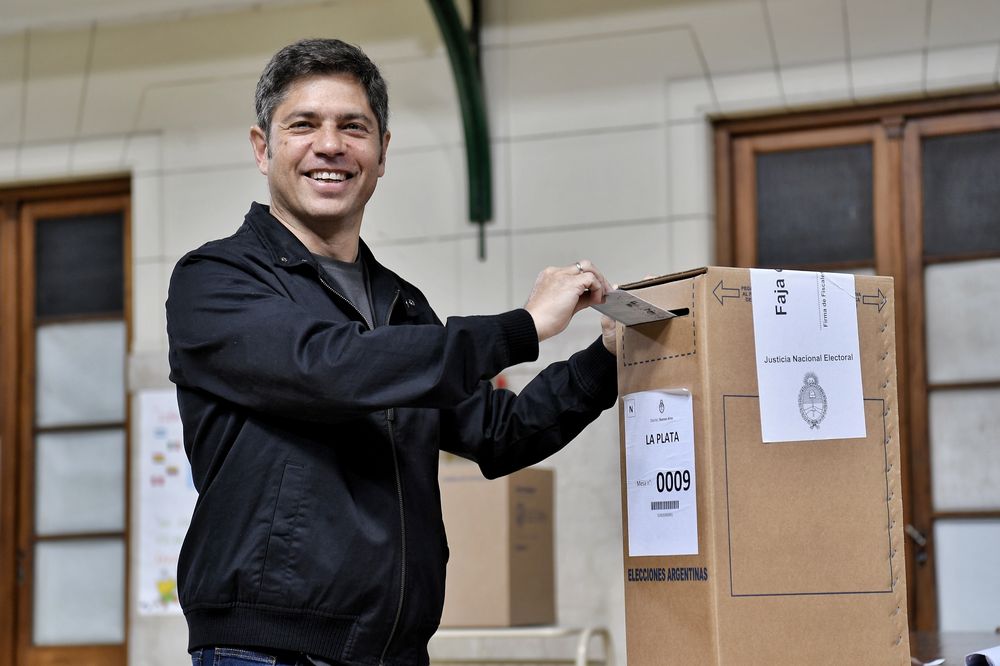 Axel Kicillof votó en la Escuela Superior Floreal Ferrara, de La Plata.