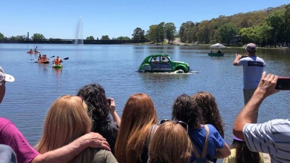 El Citroën 3CV, en el agua, versión 2024. - El Eco de Tandil -