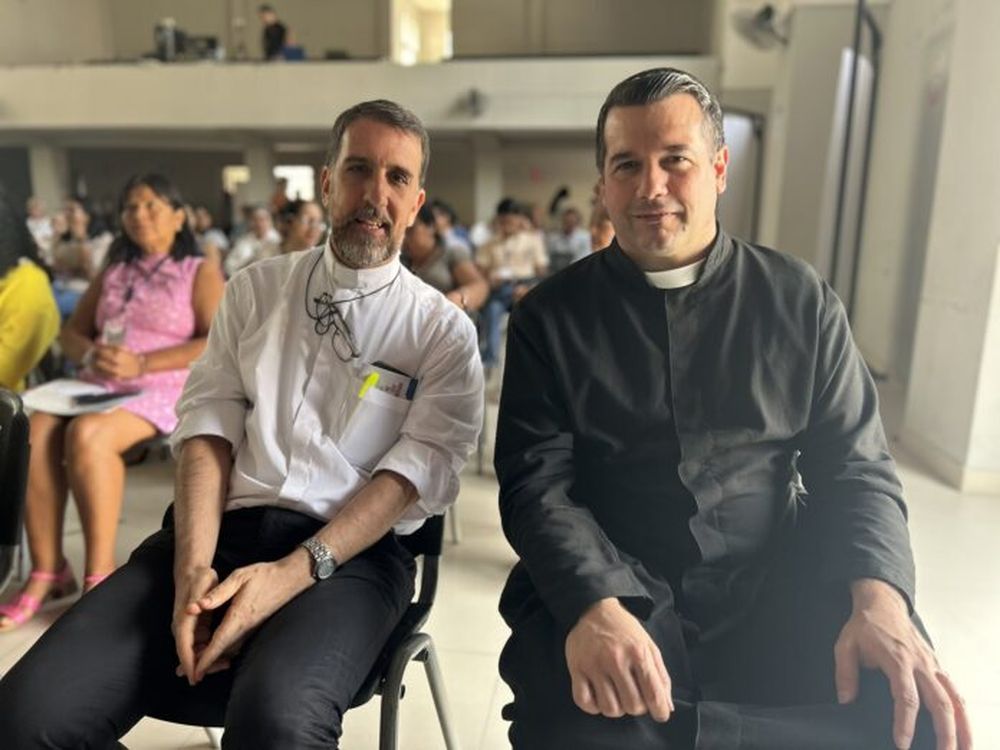 El polémico sacerdote Javier Olivera Ravasi, que organizó una reunión de diputados libertarios con represores, entre ellos Alfredo Astiz, en la cárcel de Ezeiza, fue echado de la Diócesis de Zárate-Campana.