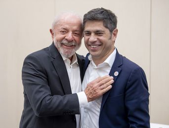 El gobernador Axel Kicillof se mostró junto a Lula Da SIlva y renovó críticas contra Milei.