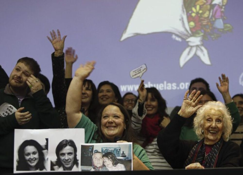 Abuelas anunció la restitución del nieto 140, hermano de Adriana Romero Metz. - NA -