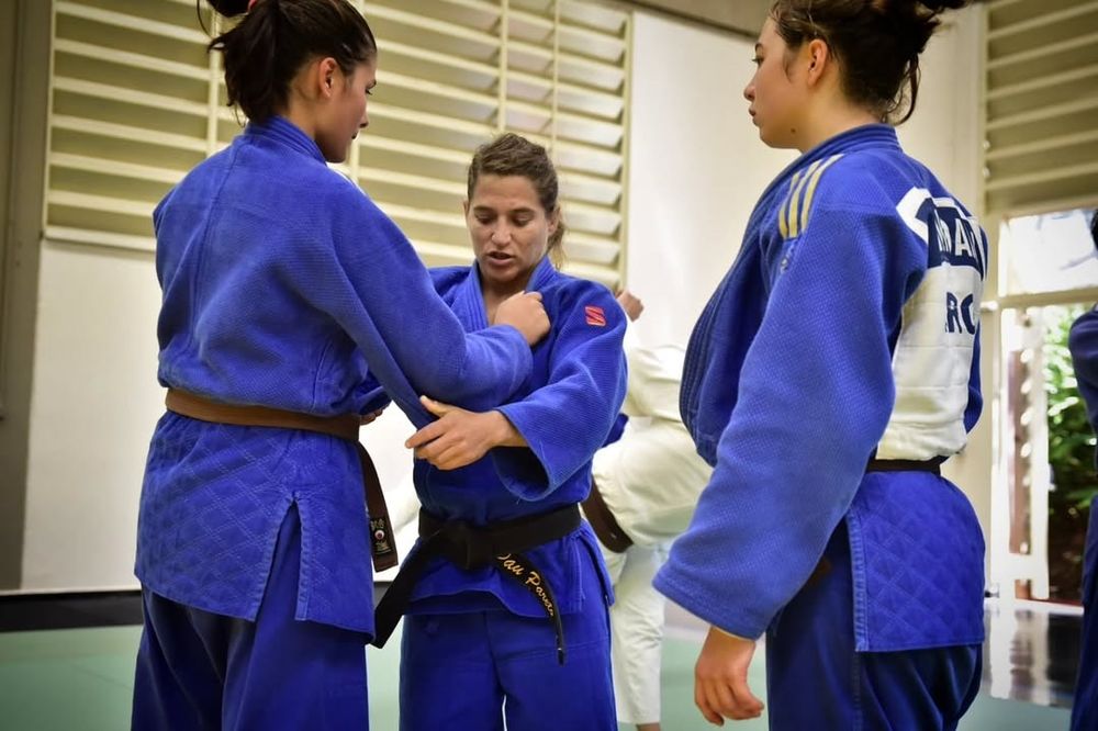 Paula Pareto comparte su experiencia con los jóvenes judocas. Paula Pareto comparte su experiencia con los jóvenes judocas.