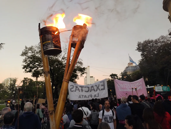 Marcha de antorchas de universitarios.&nbsp; 
