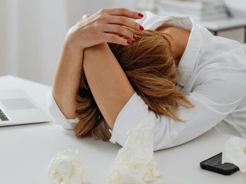 La problemática del burnout impacta en la productividad, la creatividad, el compromiso y el bienestar.