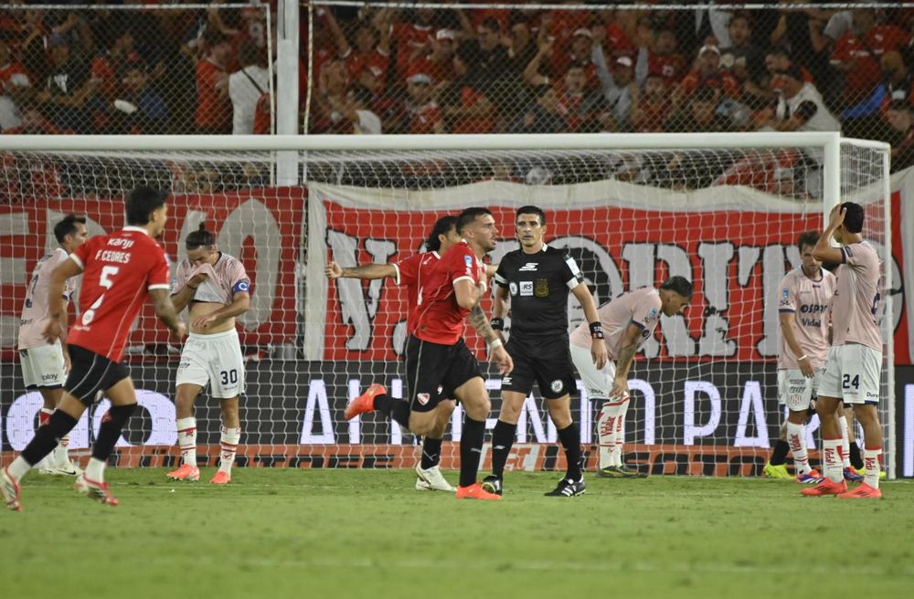 El regreso del fútbol tras el paro se dio con nuevas polémicas arbitrales.