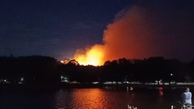El fuego afecta a parte de Tandil.