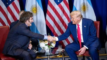 El presidente Javier Milei con supar norteamericano, durante una reunión en EE.UU.