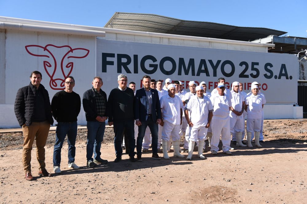 El ministro Javier Rodríguez en la visita a Frigomayo25. (Prensa MDA)