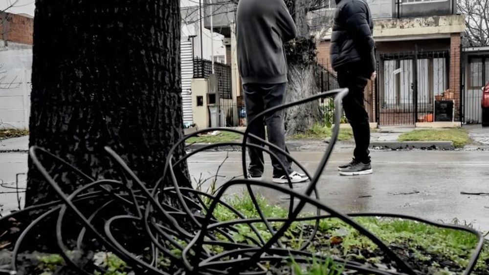 El cable que mató al motociclista. (La Capital)