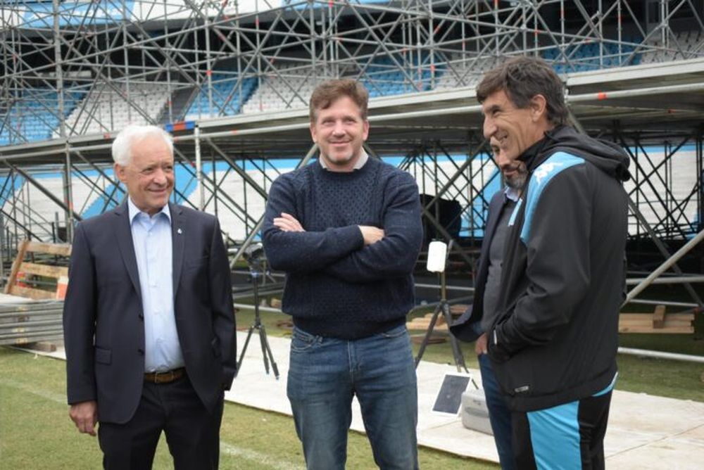 Alejandro Domínguez en la visita al Cilindro de Avellaneda.