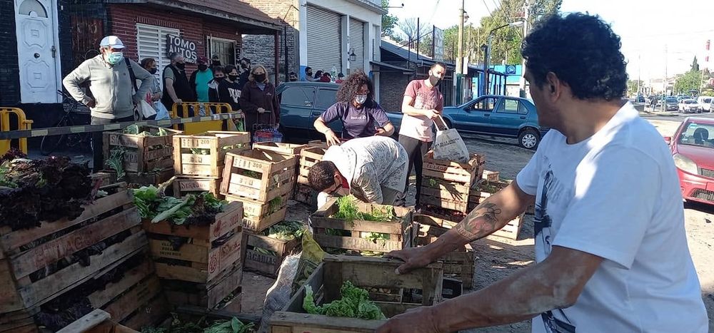 Día a día, el Roña tuvo que conseguir mas alimentos para los vecinos de Temperley y Villa Fiotiro.