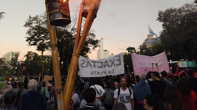 Marcha de antorchas de universitarios.&nbsp; 