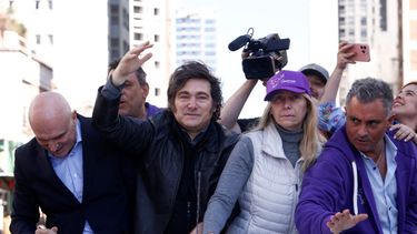 Karina Milei junto a su hermano, el presidente Javier Milei.