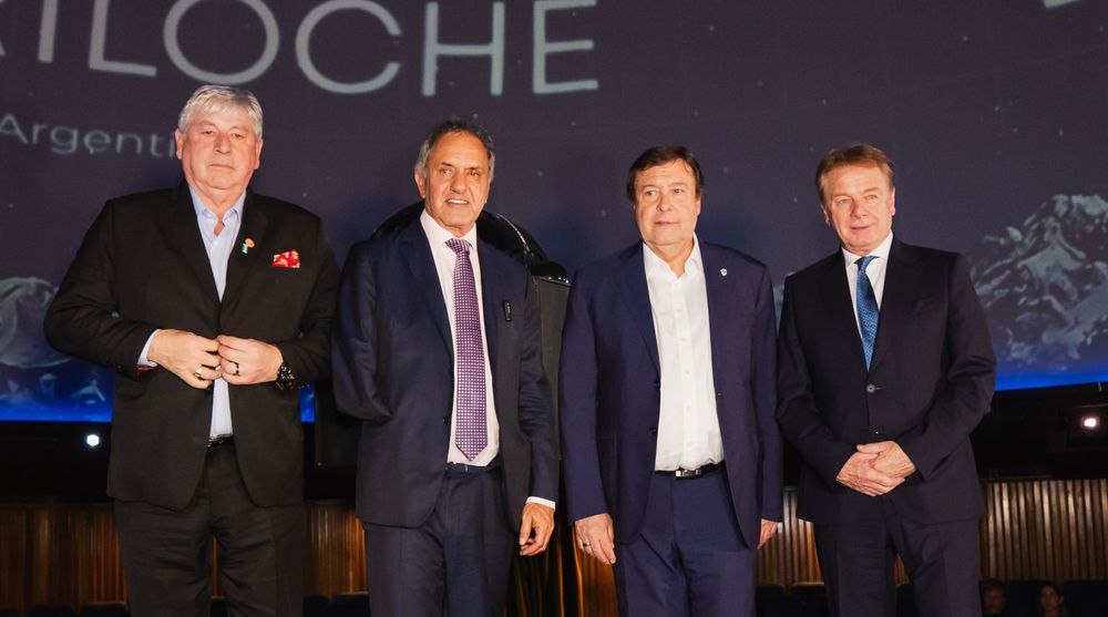 El intendente de Bariloche, Walter Cortés; el secretario de Turismo de la Nación, Daniel Scioli; el gobernador de Río Negro, Alberto Weretilneck; y el presidente del EMPROTUR, Eric Guzmán.