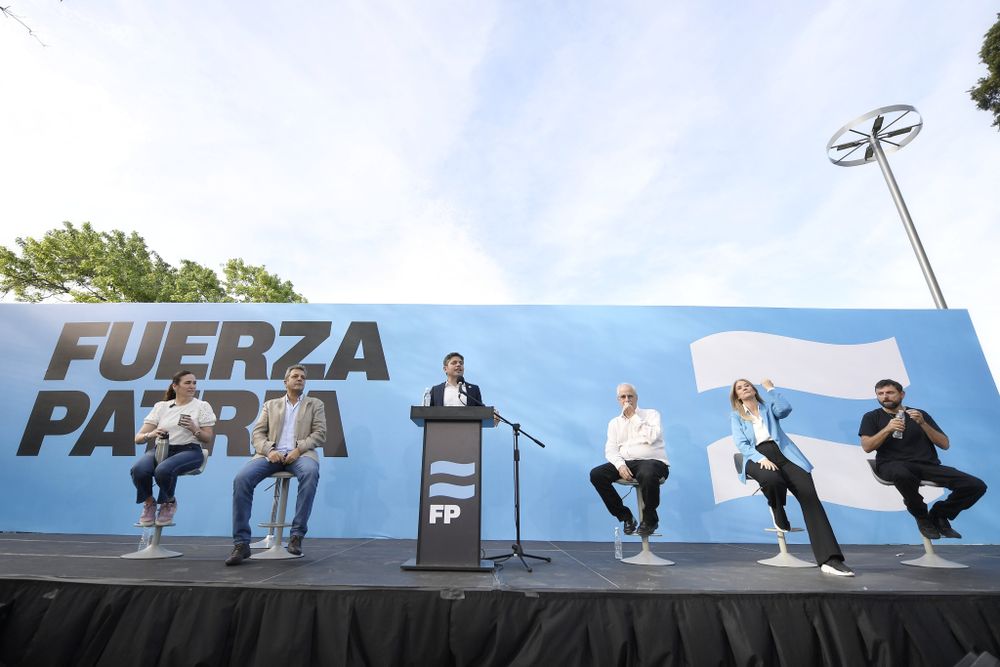 Jimena López, Sergio Massa, Axel Kicillof, Jorge Taiana, Verónica Magario y Juan Grabois.&nbsp;
