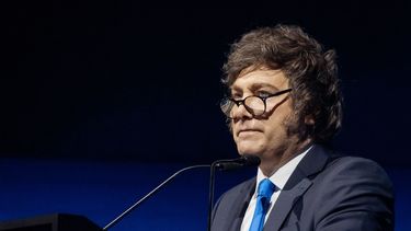 El presidente Javier Milei desmintió que el Gobierno evalúe eliminar el monotributo y acusó a sectores del periodismo de impulsar “mentiras y operaciones”. 
