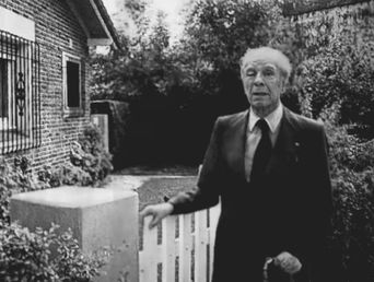 Borges, a fines de los años 70, en una de sus frecuentes visitas a Adrogué.