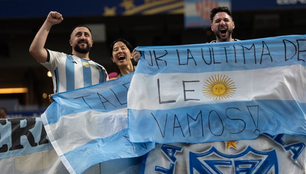 Con el gol en las gargantas de los hinchas.