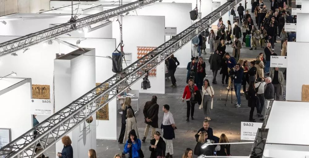 ARCOmadrid reunió a más de cien mil visitantes en cinco días. ARCOmadrid reunió a más de cien mil visitantes en cinco días.