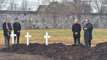 El intendente Julio Alak en el Cementerio de La Plata. (X/@Julio_Alak)