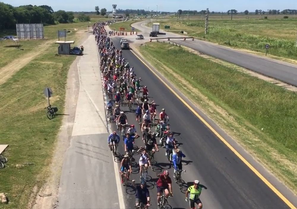 La peregrinación ciclista a Luján, unos 200 kilómetros desde Chascomús. (El Cronista)